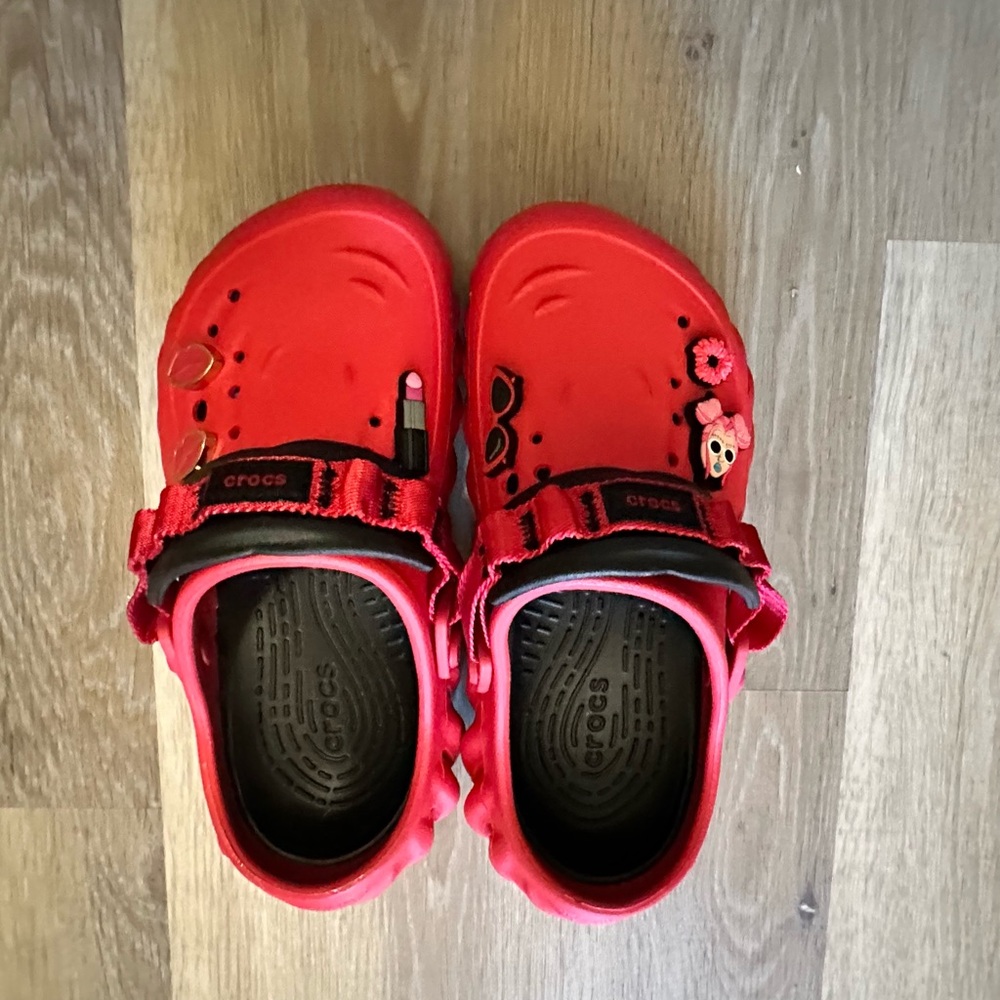 CROCS Echo Clogs with additional charms